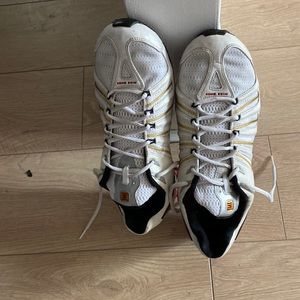 Nike shox ,white in mint condition,size 13